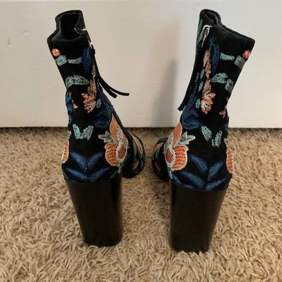 Rebecca Minkoff Billie Floral Peep Toe Booties Floral Embroidery Zip Up Size 8.5 - Picture 3 of 7